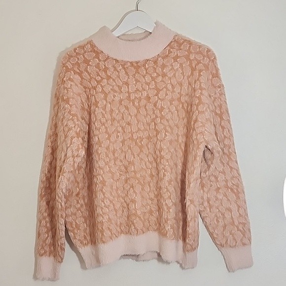 Listicle faux fur cheetah print sweater size M - Picture 1 of 9